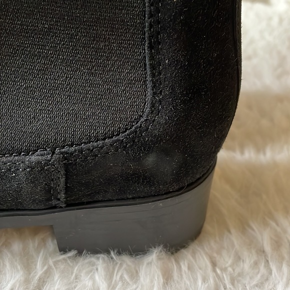 La Canadienne suede chelsea booties black basic minimalist - Picture 6 of 11